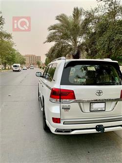 تۆیۆتا لاند کروزەر